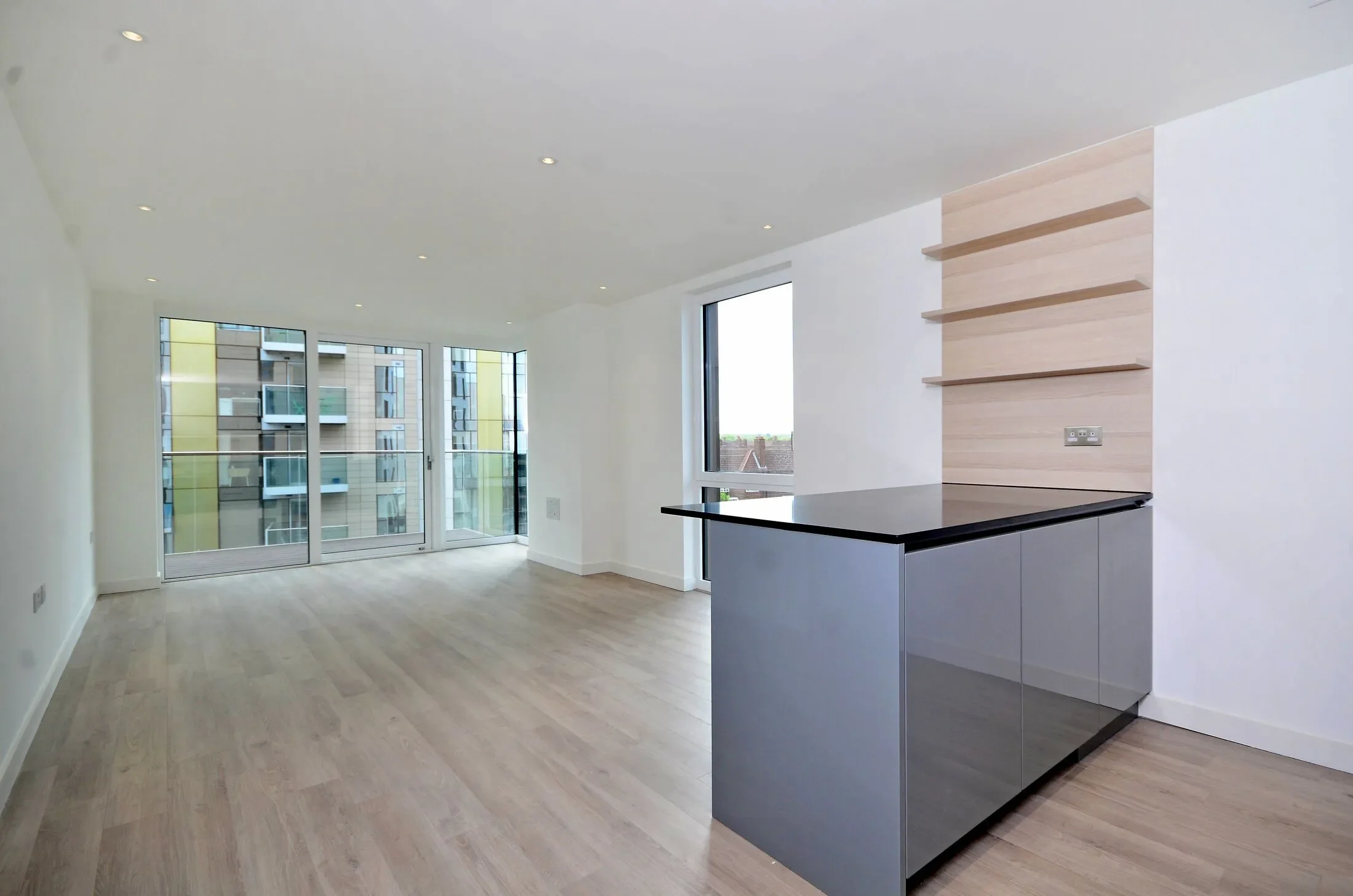 Flat Kayani Avenue in Greater London