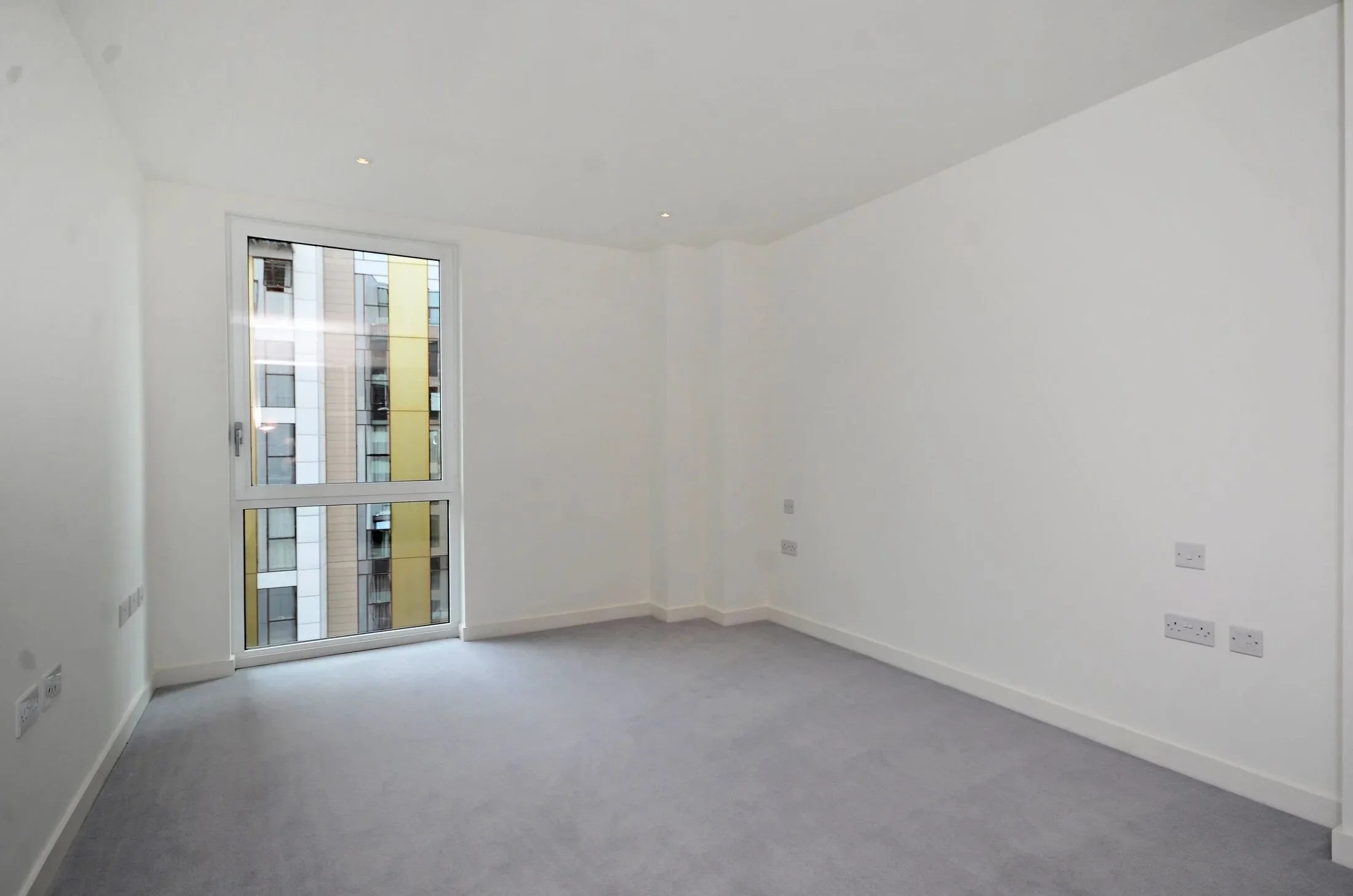 Flat Kayani Avenue in Greater London