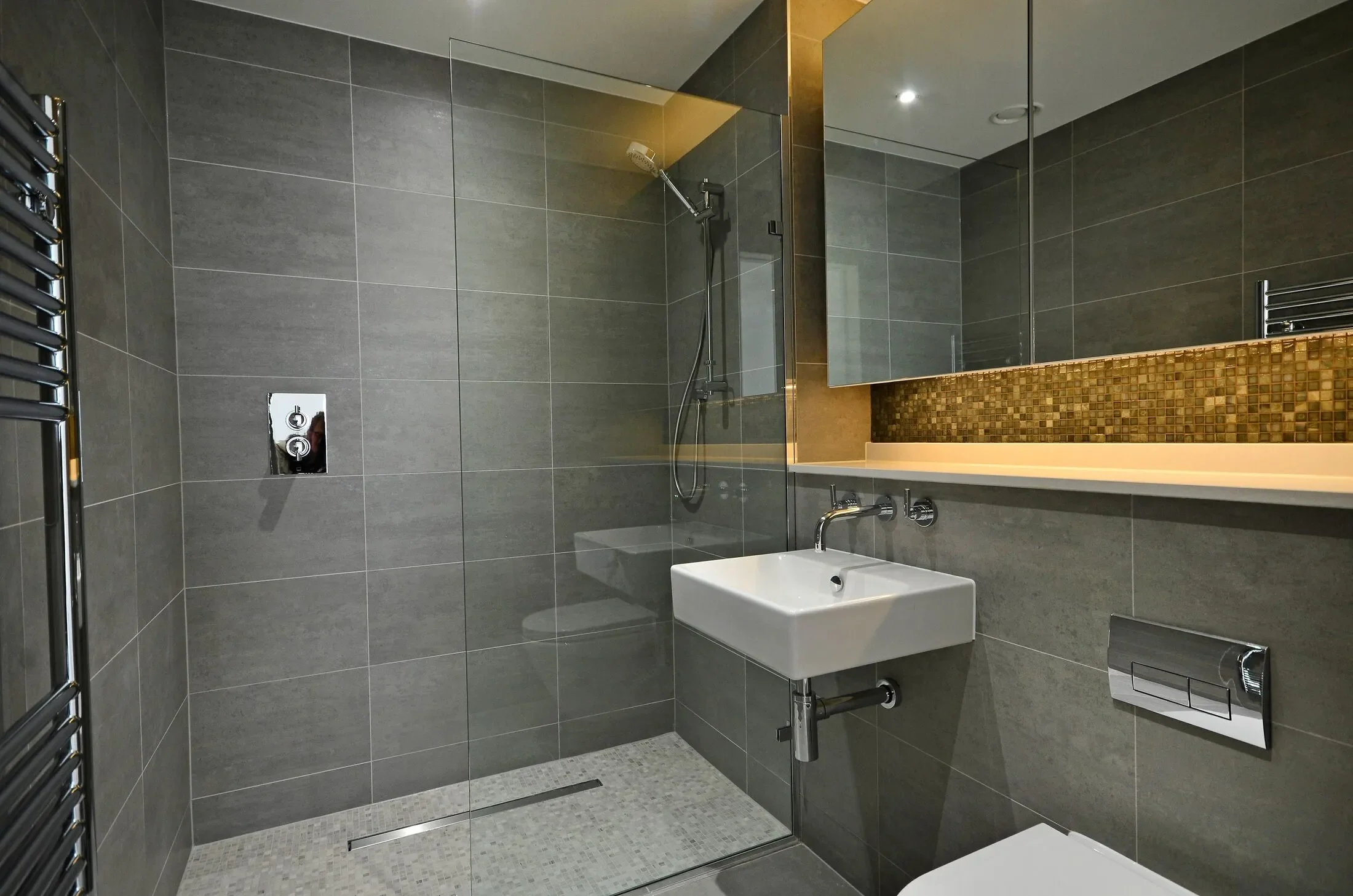 Flat Kayani Avenue in Greater London