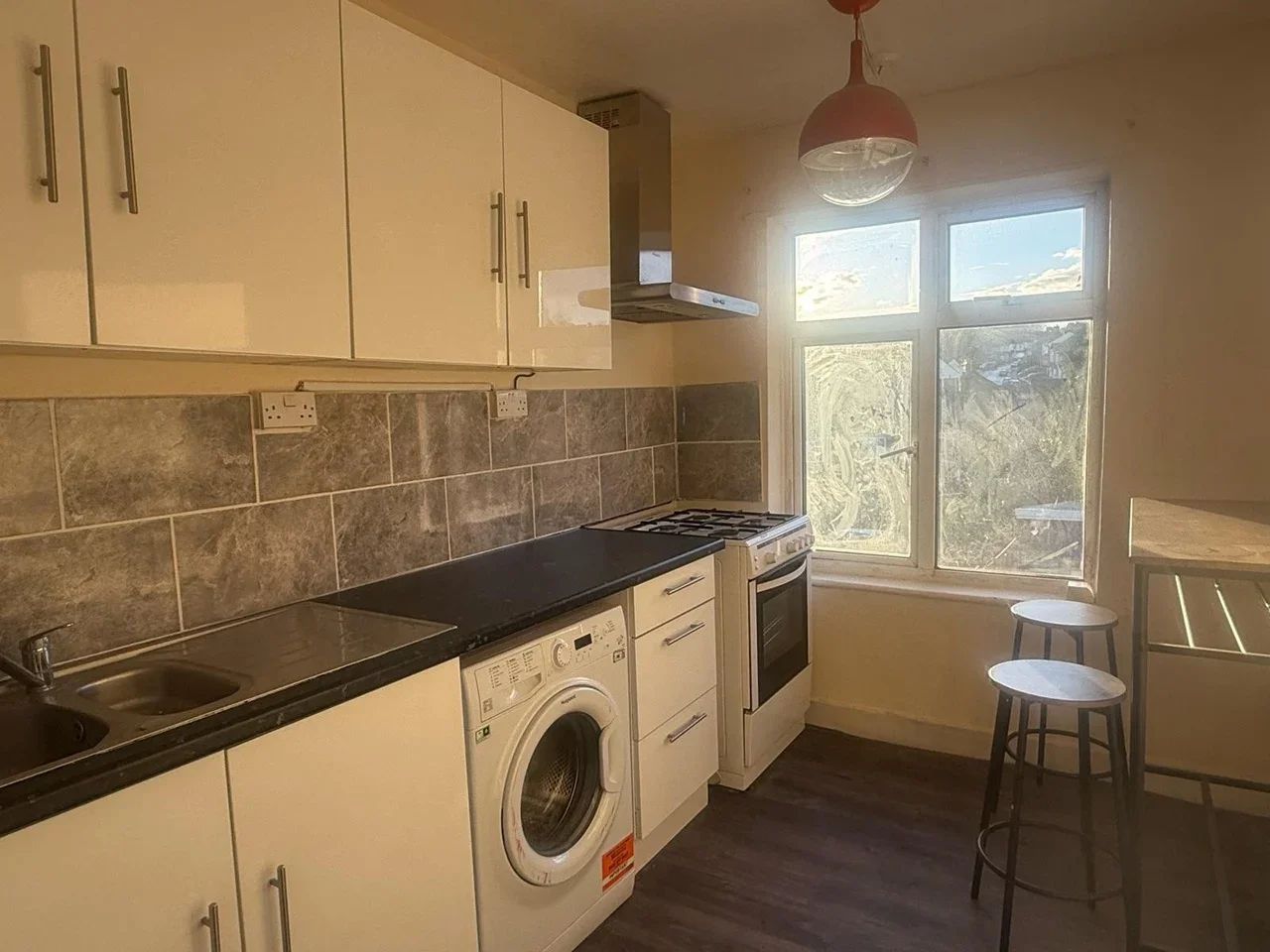 Flat Talbot Road in Luton