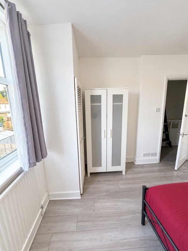 Room Leader Avenue in Greater London