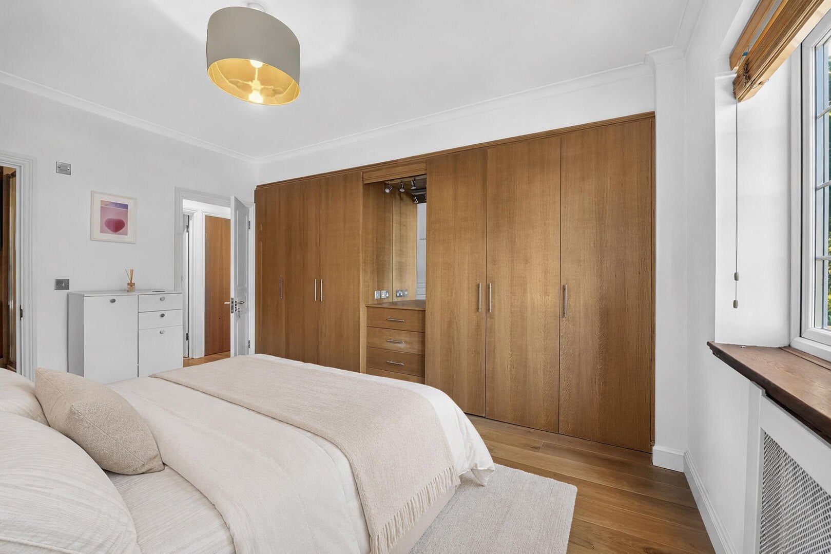 Flat Kensington High Street in Greater London