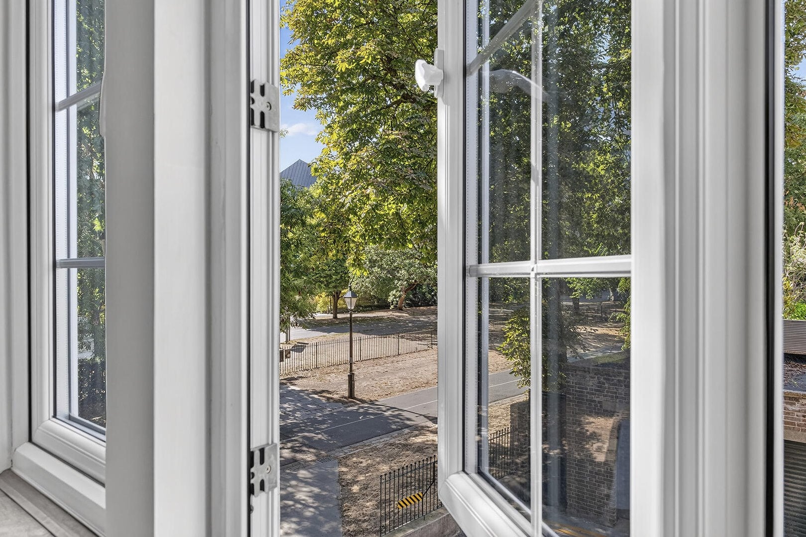 Flat Kensington High Street in Greater London