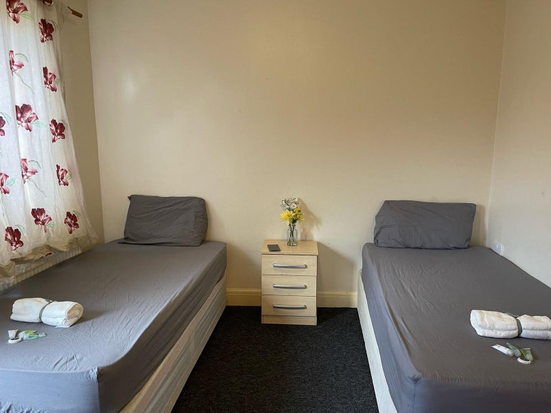 Room East Road in Greater London