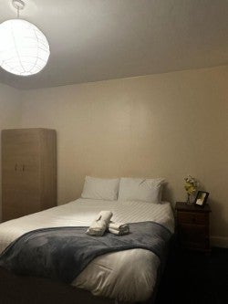 Room East Road in Greater London