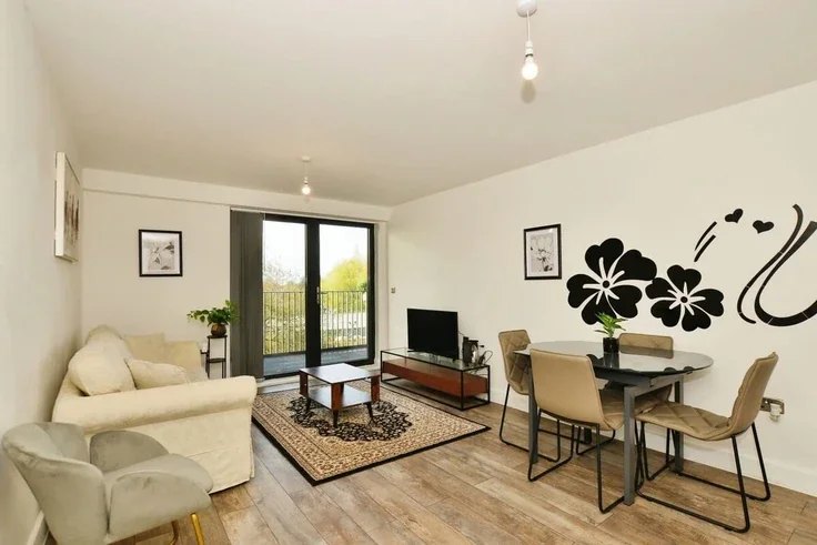 Flat Victoria Road in Ashford