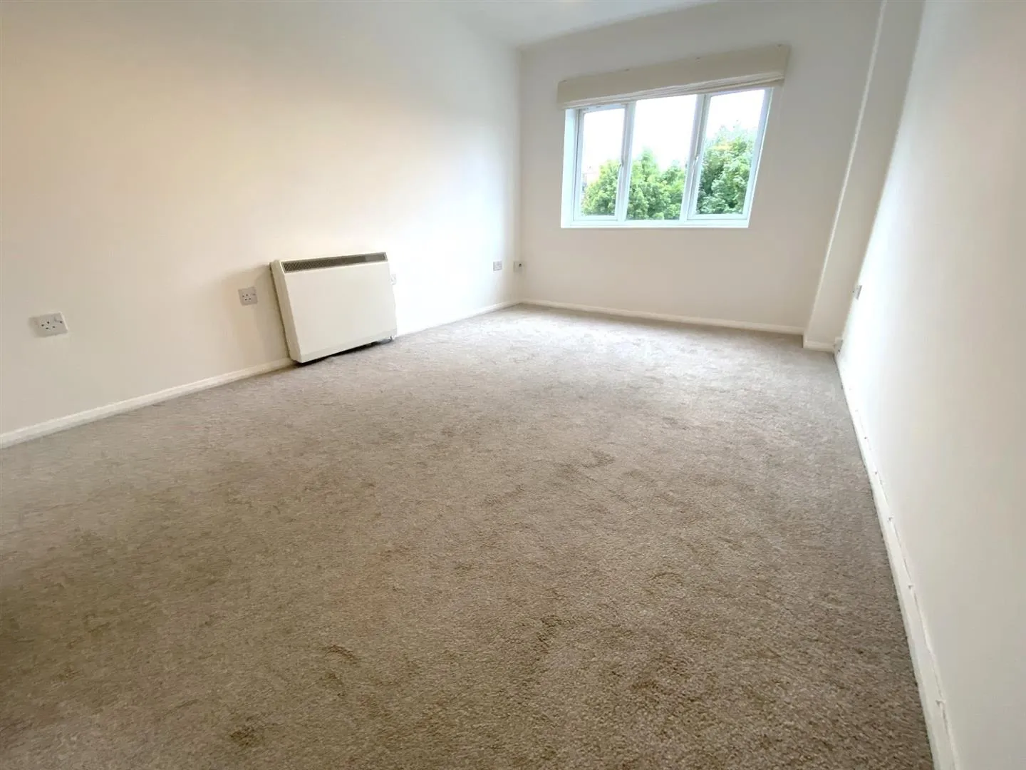Flat Eagle Drive in Greater London