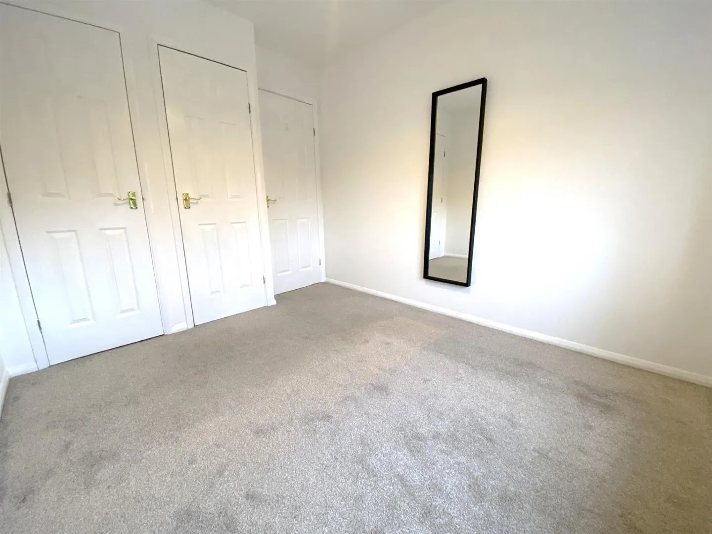 Flat Eagle Drive in Greater London