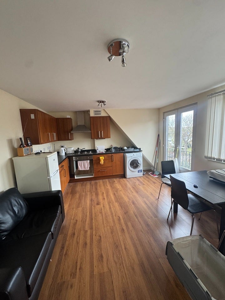 Flat Osidge Lane in Greater London