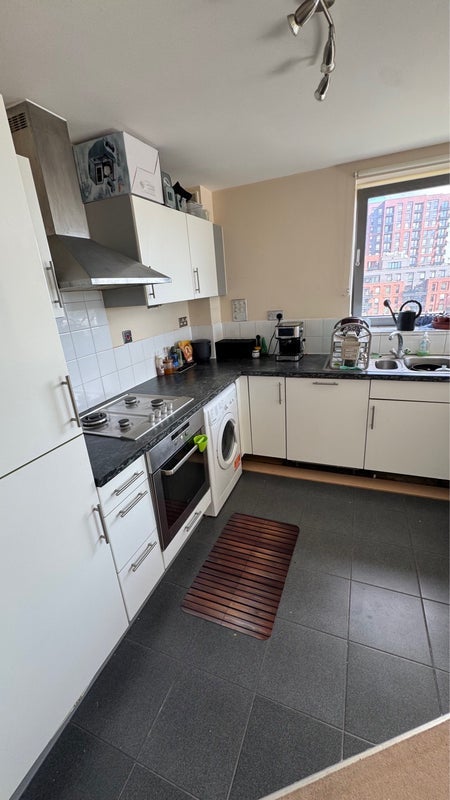 Room Sumner Road in Greater London