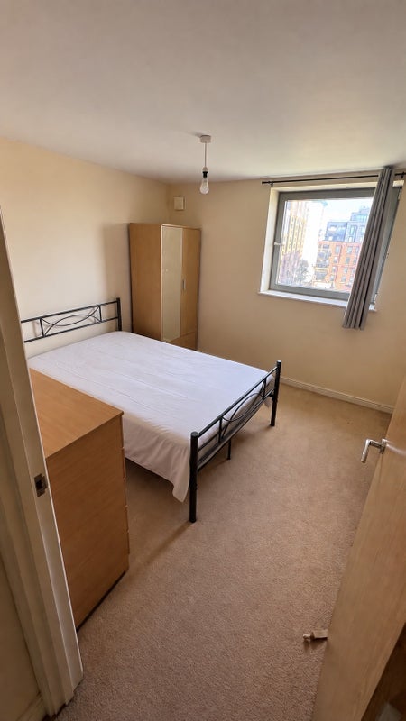 Room Sumner Road in Greater London
