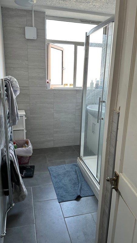 Room Baroness Road in Greater London