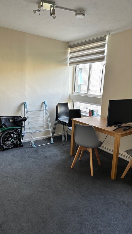 Room Baroness Road in Greater London