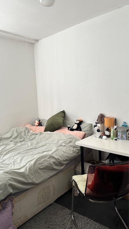 Room Baroness Road in Greater London