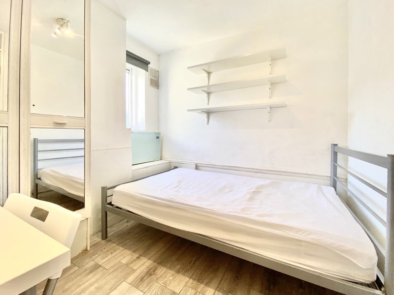 Room Goulston Street in Greater London