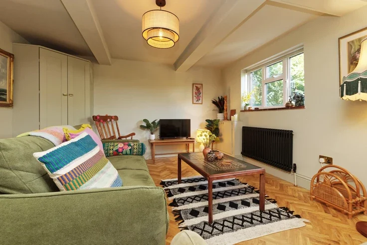 Flat Upper Close in Wealden