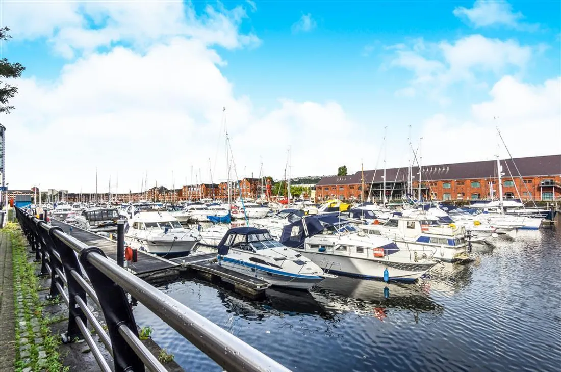 Flat Trawler Road in Swansea