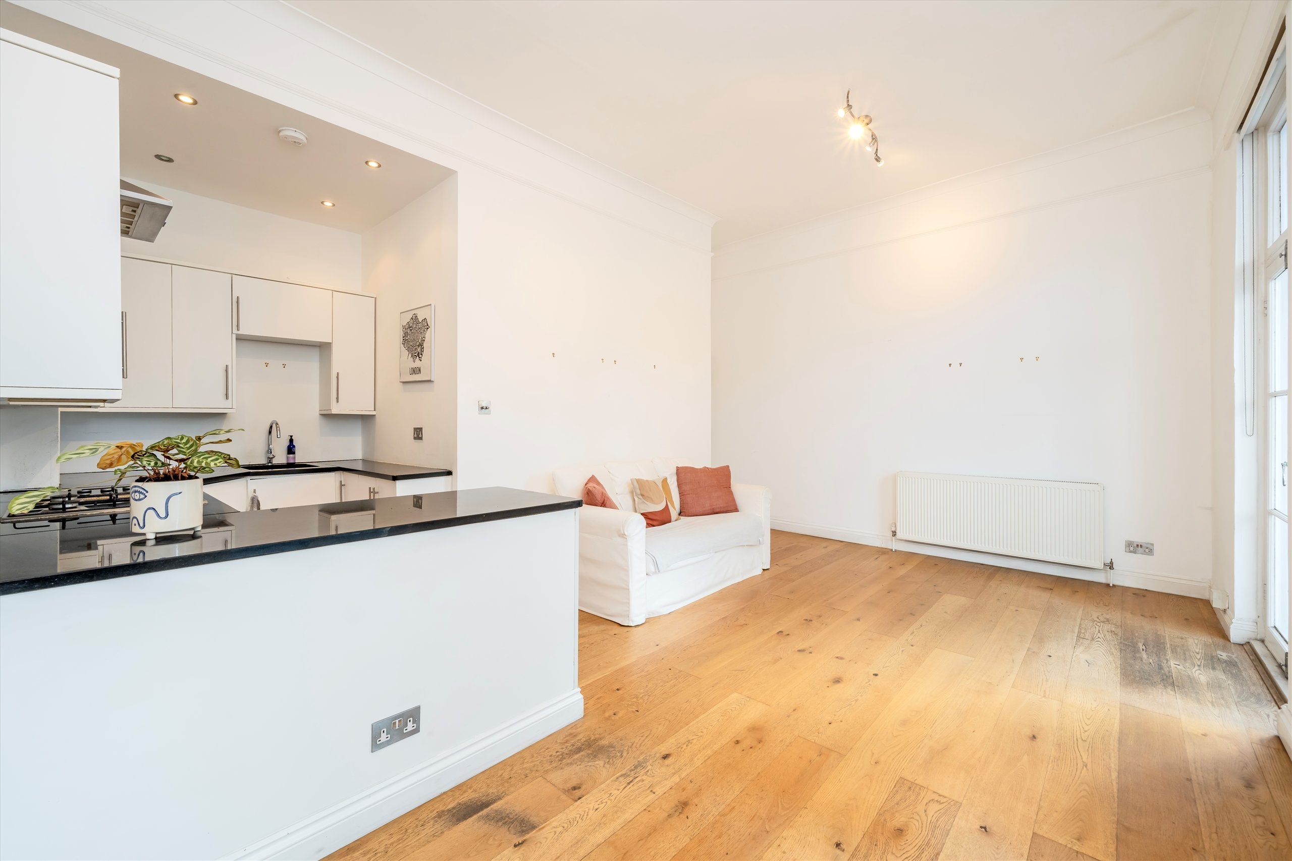 Flat Royal Crescent in Greater London
