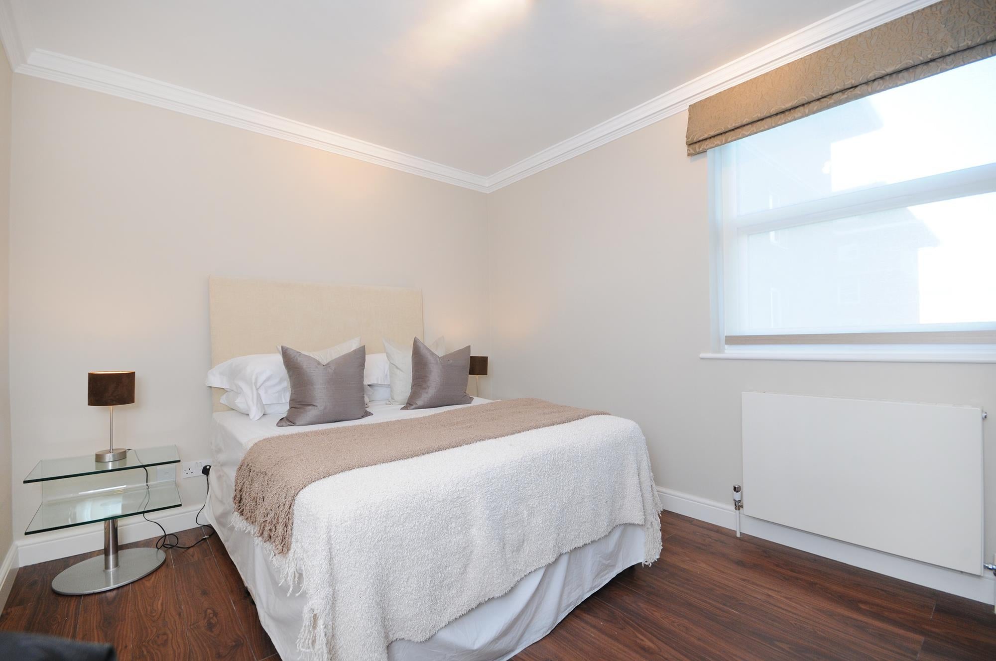 Flat Boydell Court in Greater London