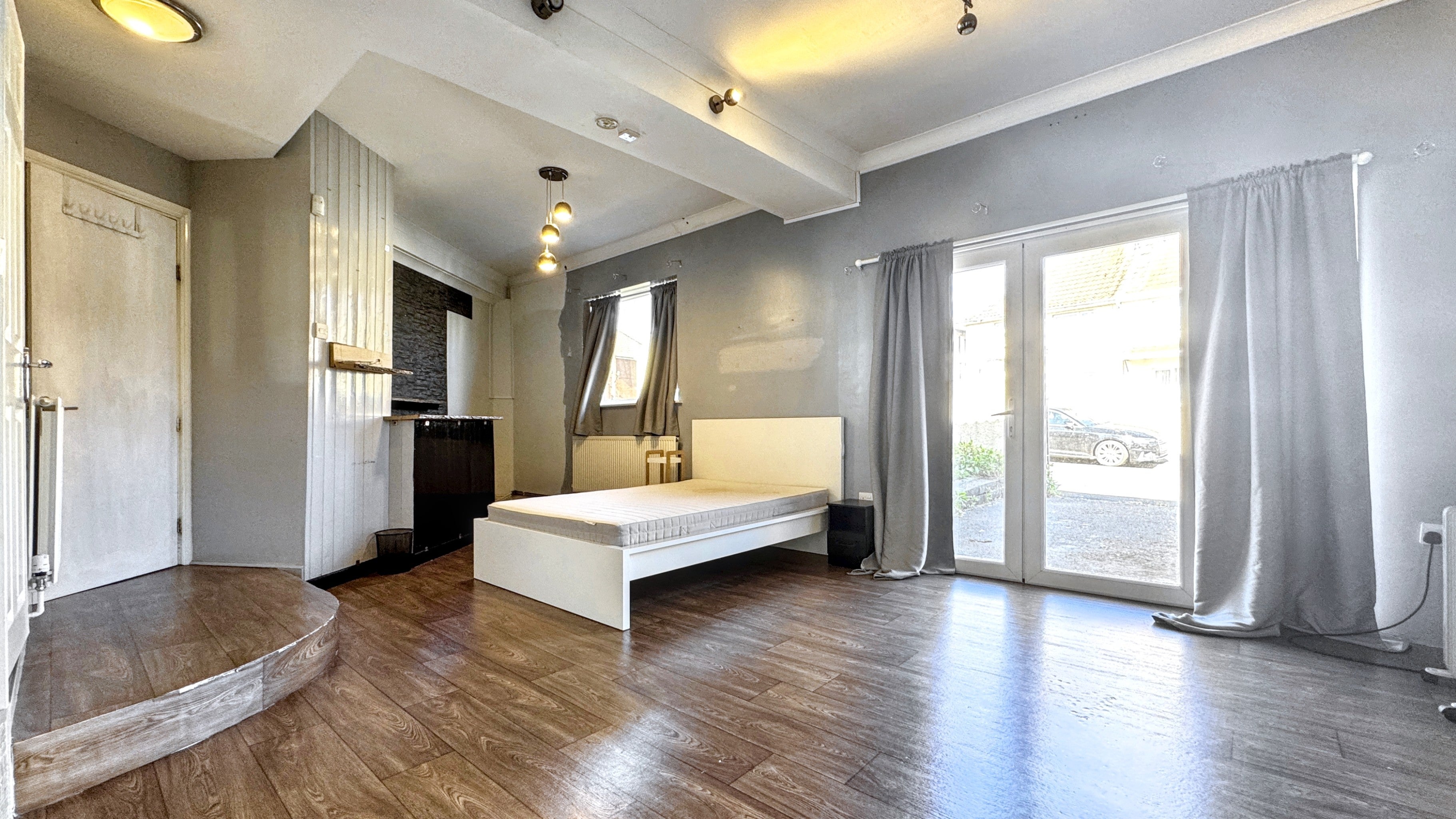 Room Camberley Road in Bristol