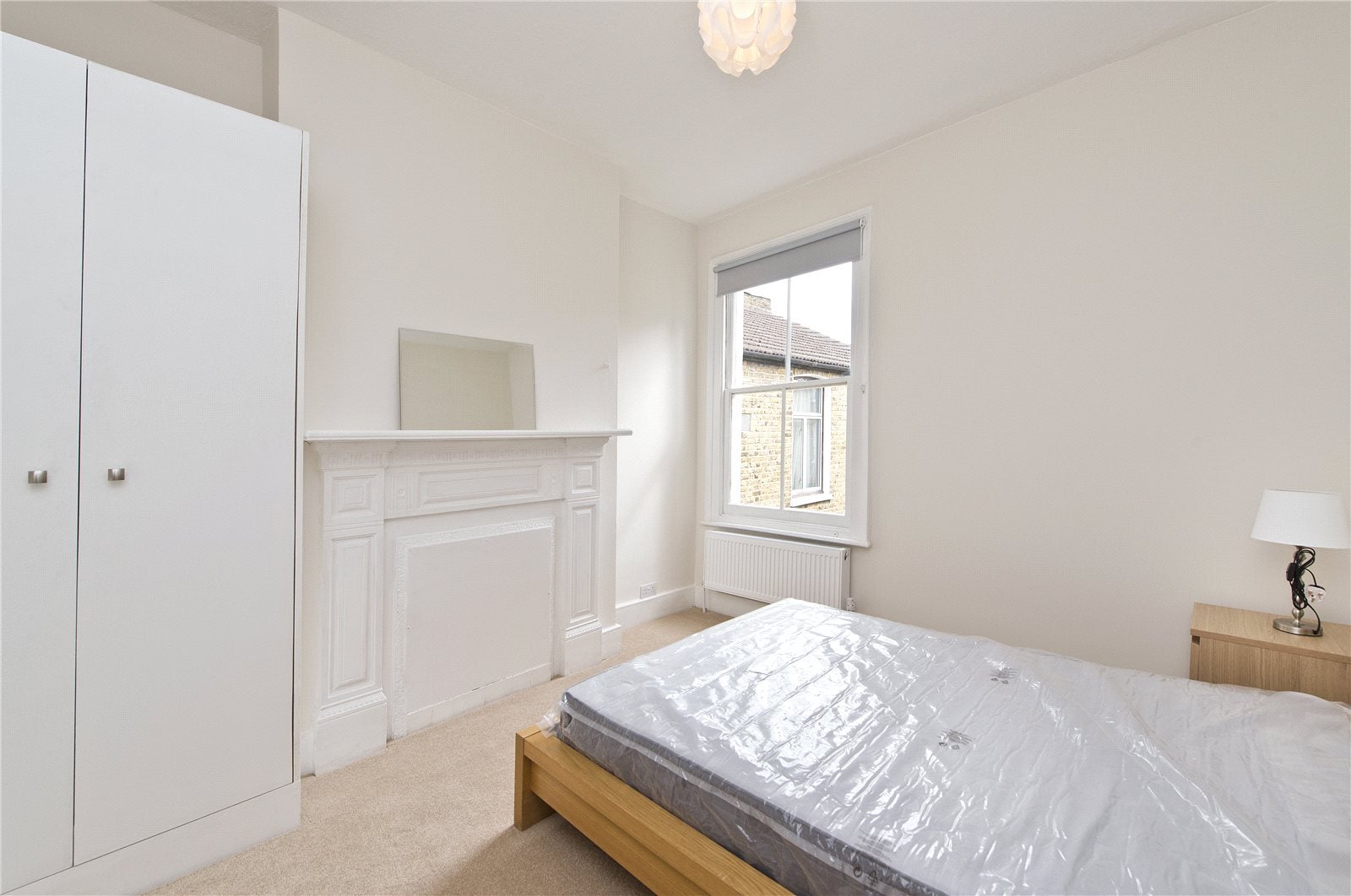 Flat Hazelbourne Road in Greater London