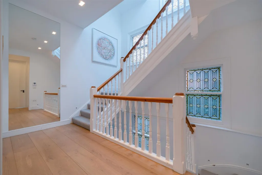 House Frognal Lane in Greater London