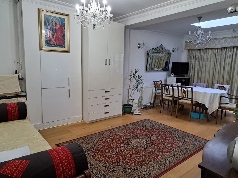 Room Wyld Way in Greater London