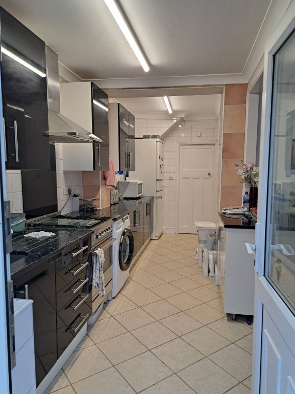 Room Wyld Way in Greater London