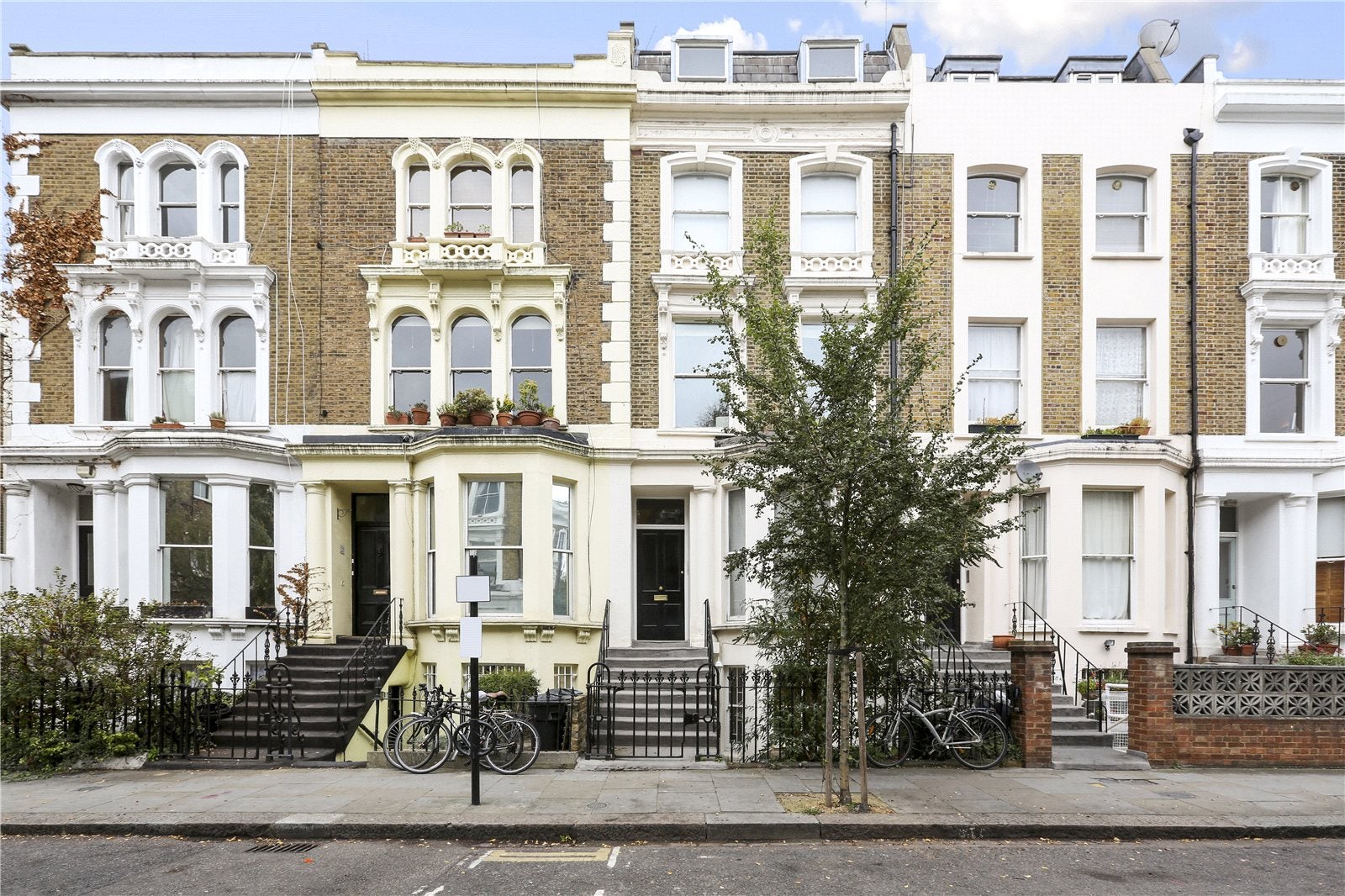 Flat Bonchurch Road in Greater London