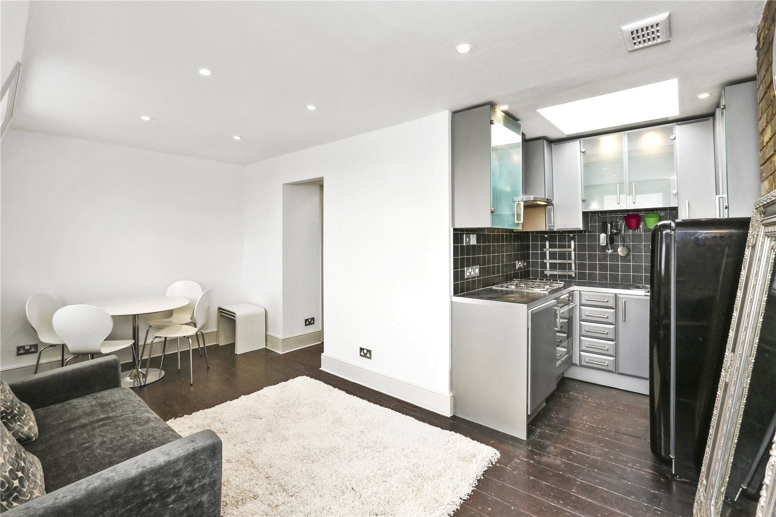 Flat Bonchurch Road in Greater London