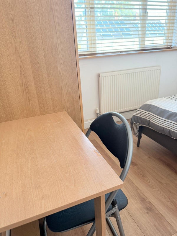 Room Didcot Road in Manchester