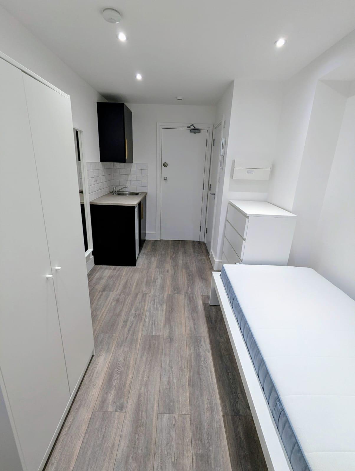 Room Sandringham Court in Slough