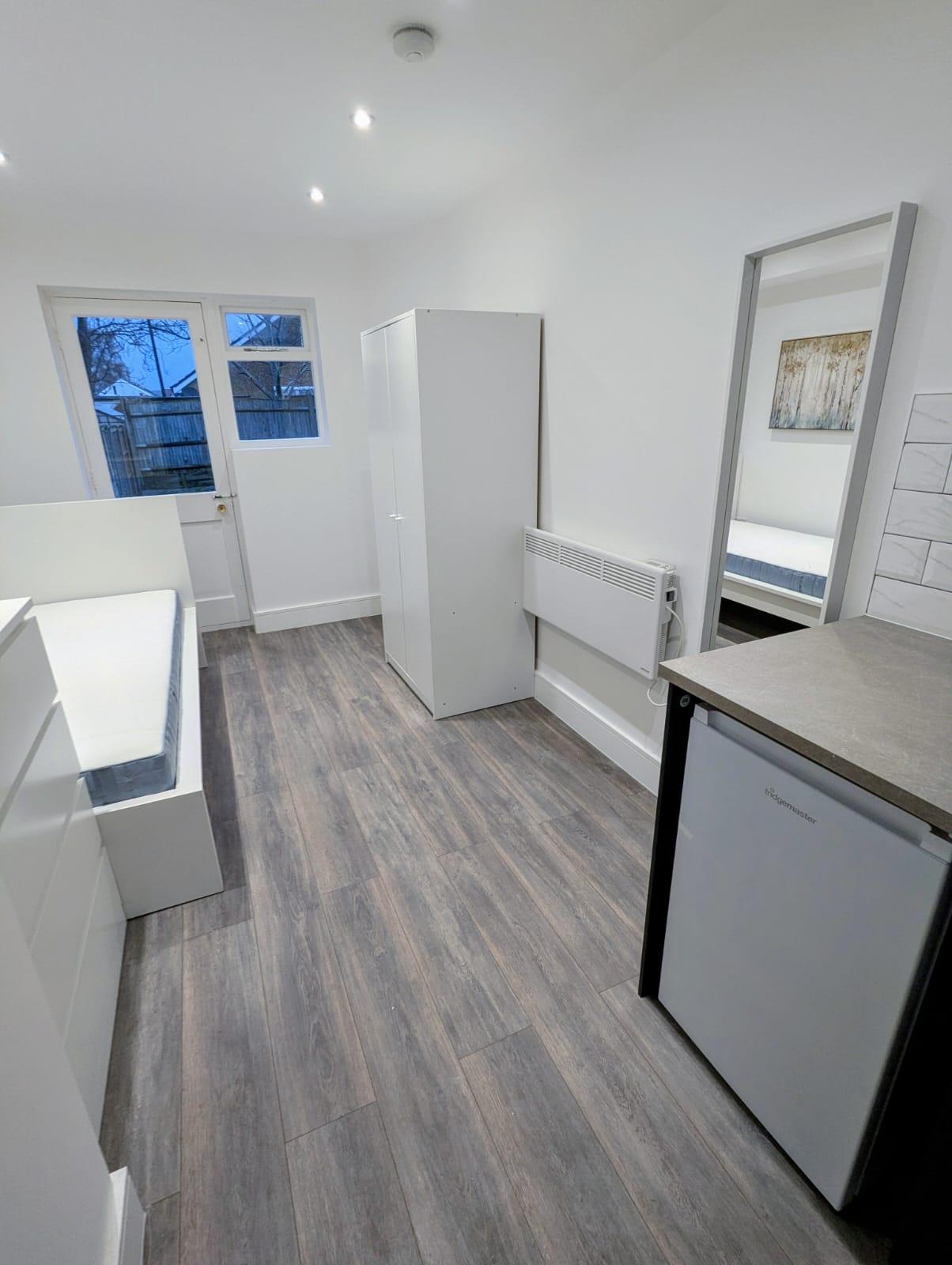 Room Sandringham Court in Slough
