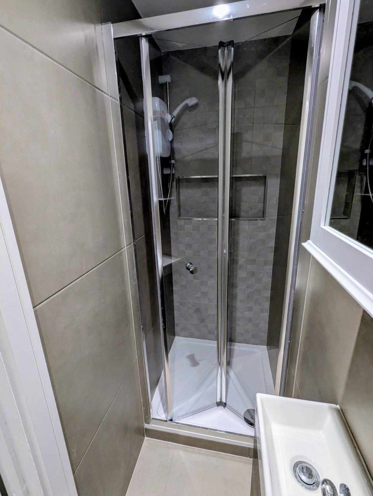 Room Sandringham Court in Slough