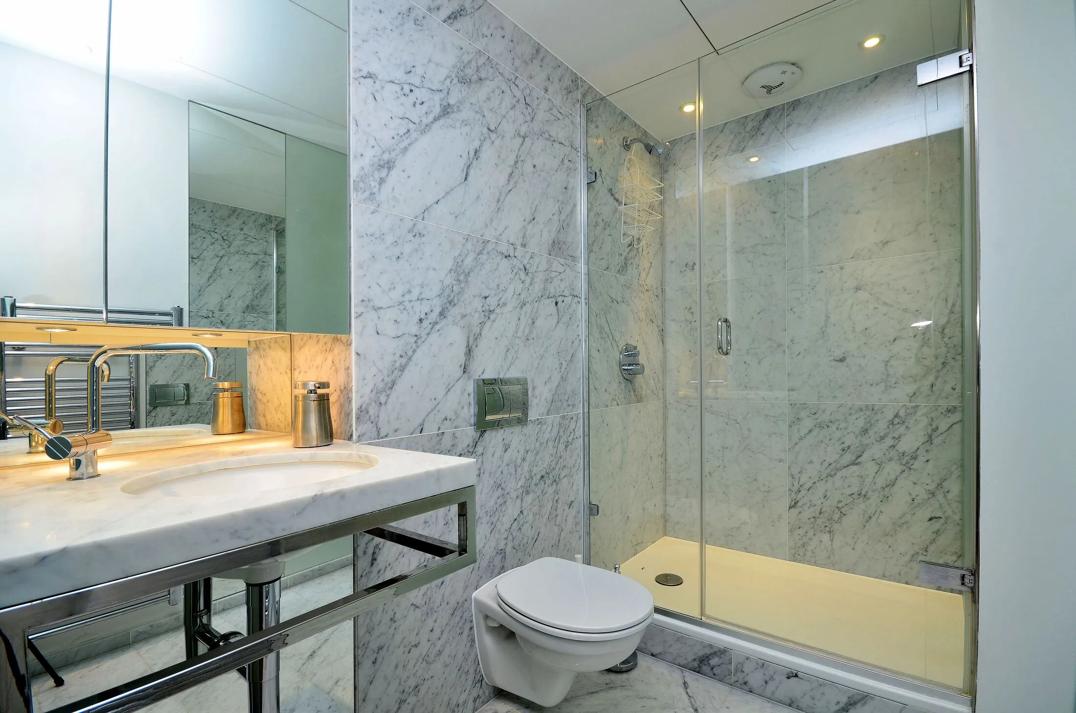 Flat Fairmont Avenue in Greater London
