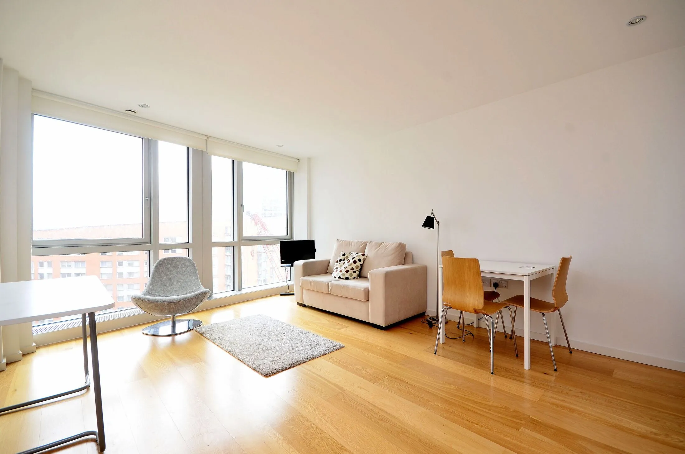 Flat Fairmont Avenue in Greater London