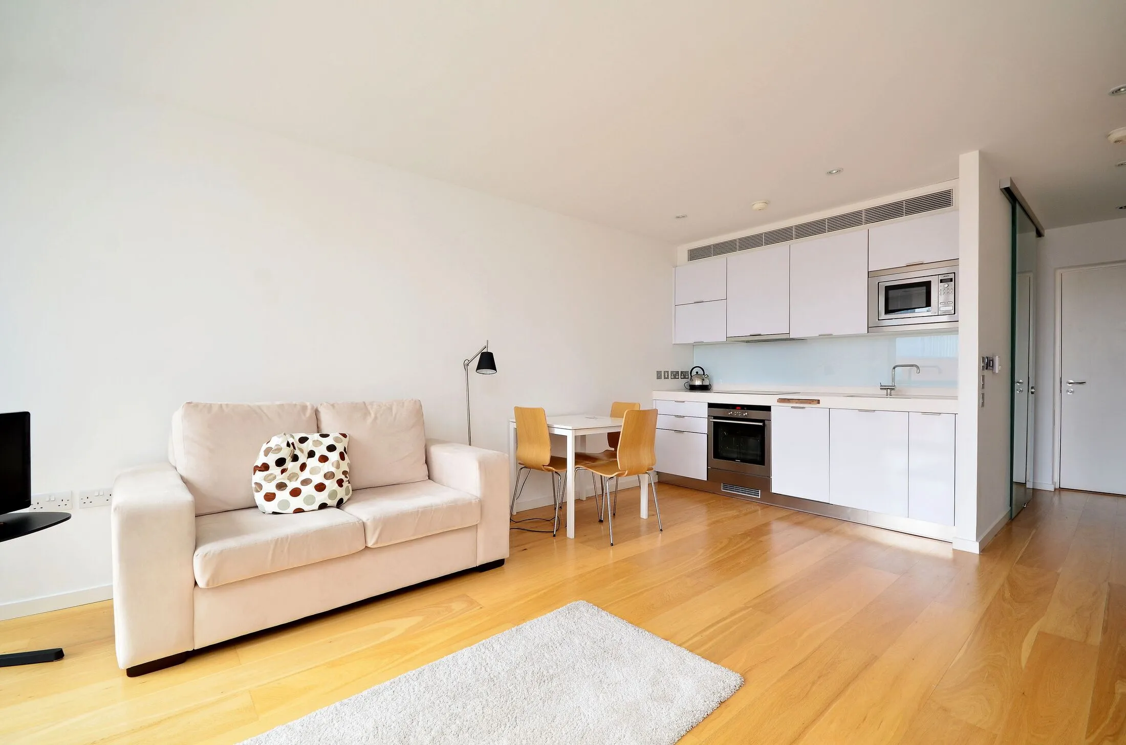 Flat Fairmont Avenue in Greater London