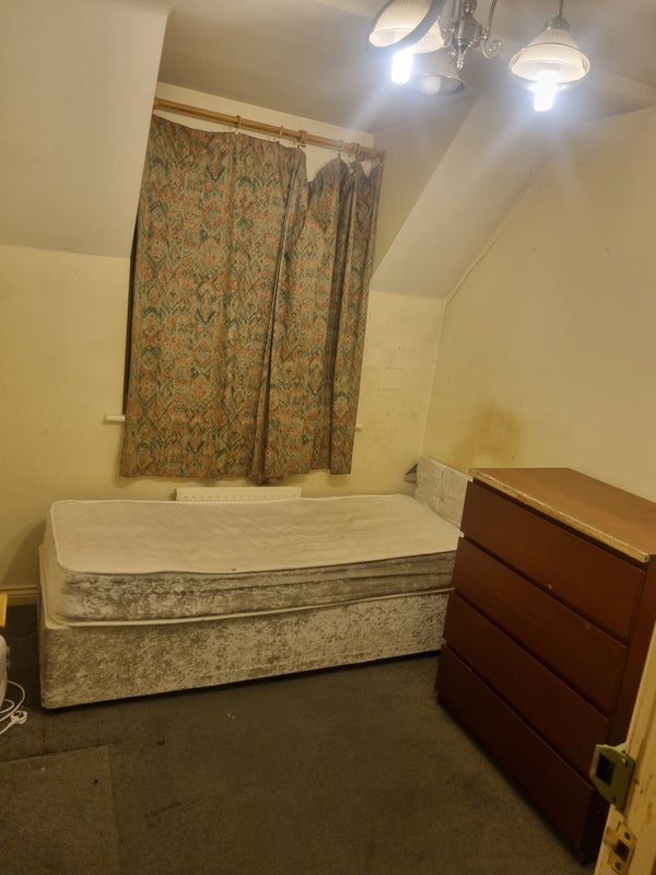 Room Battery Road in Greater London