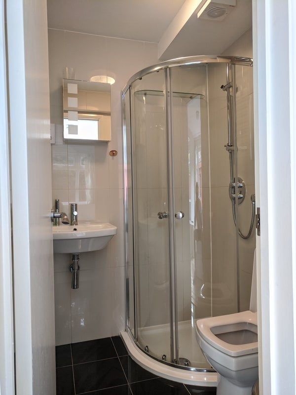 Room Chapel House Street in Greater London