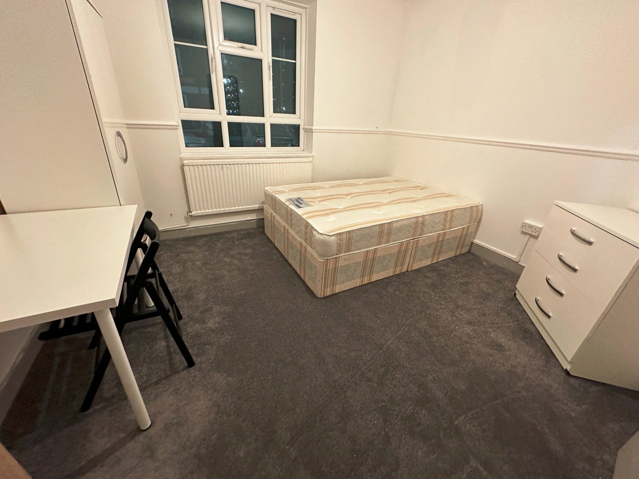 Room Bloemfontein Road in Greater London