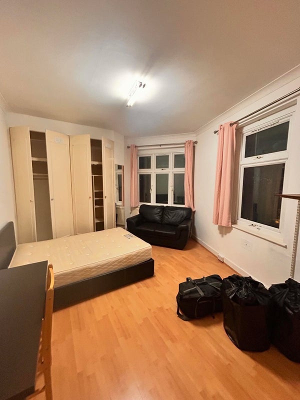 Room Fulham Palace Road in Greater London