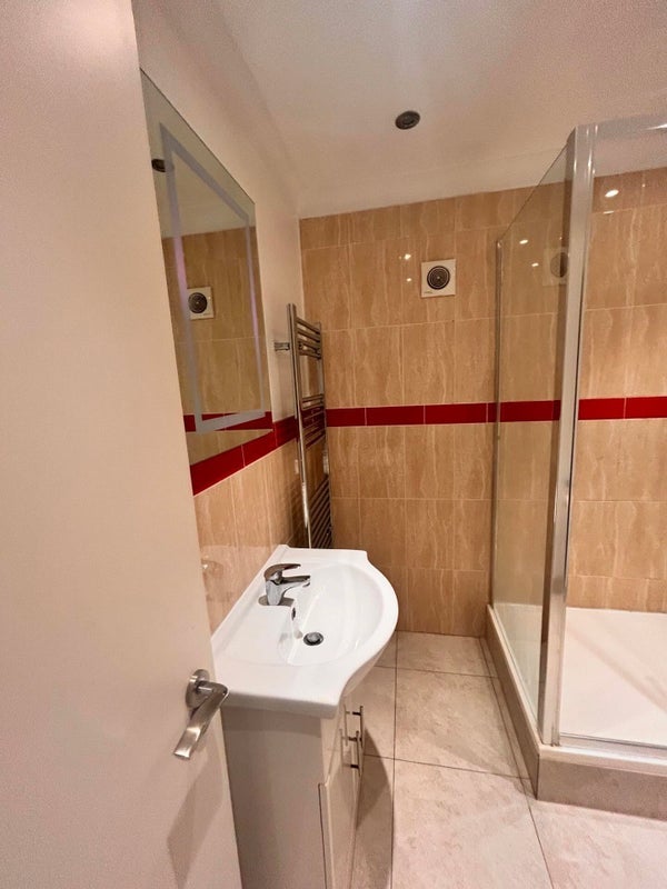 Room Fulham Palace Road in Greater London