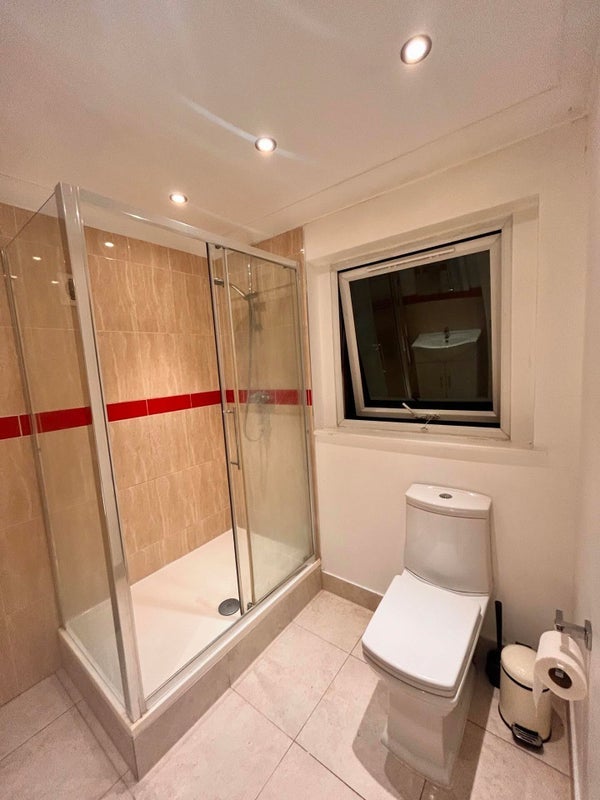 Room Fulham Palace Road in Greater London