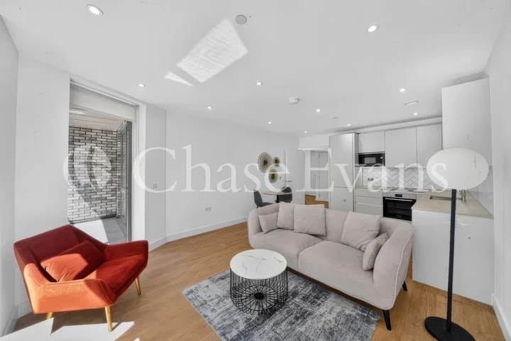 Flat New Village Avenue in Greater London