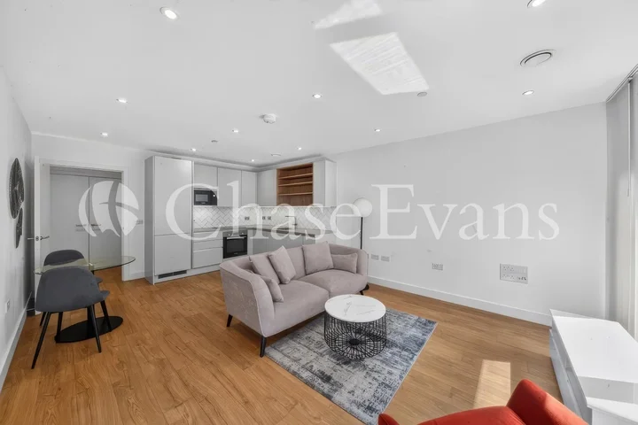 Flat New Village Avenue in Greater London