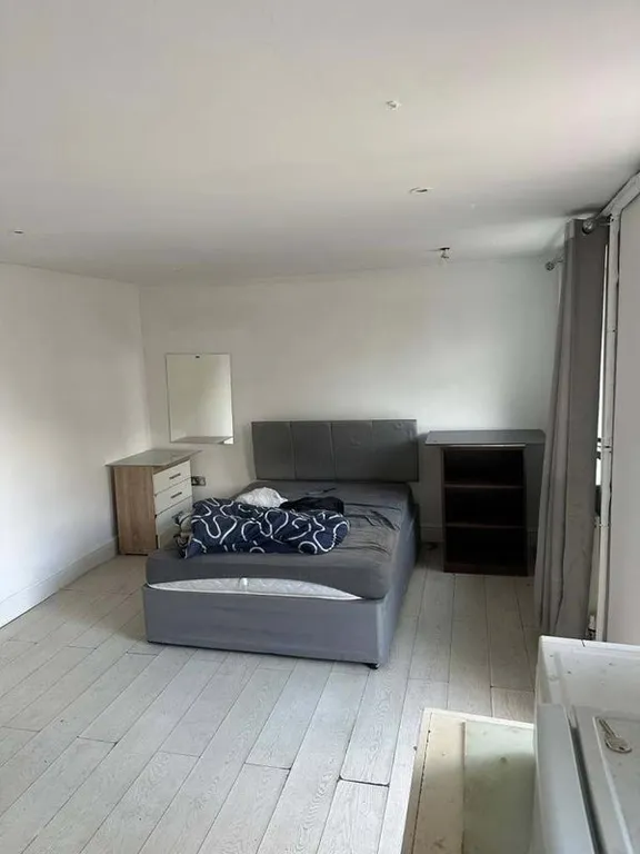 Flat The Broadway in Greater London