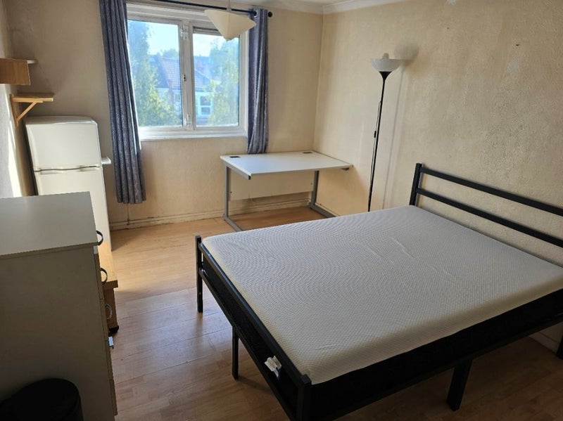 Room Ida Road in Greater London