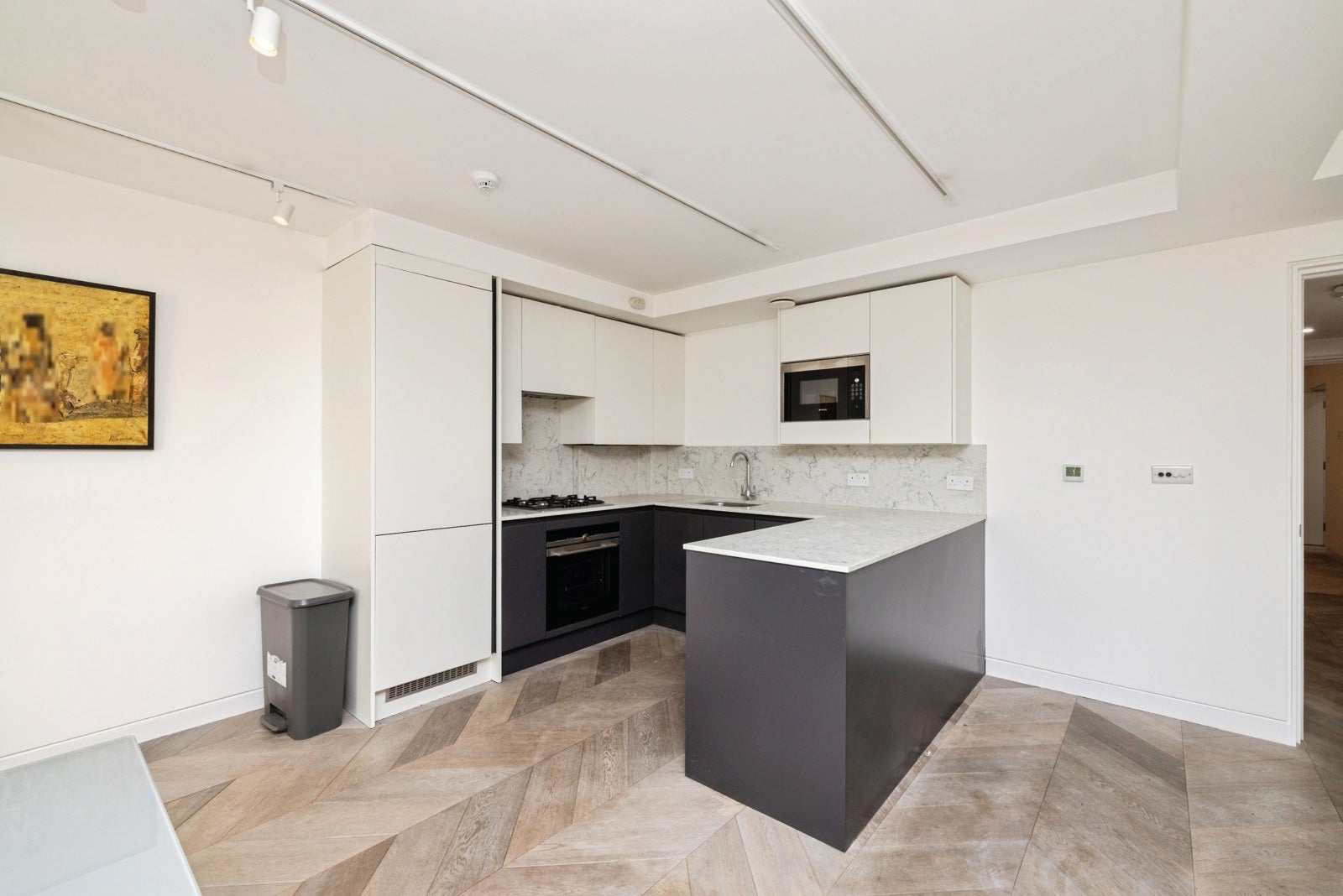 Flat Pitfield Street in Greater London