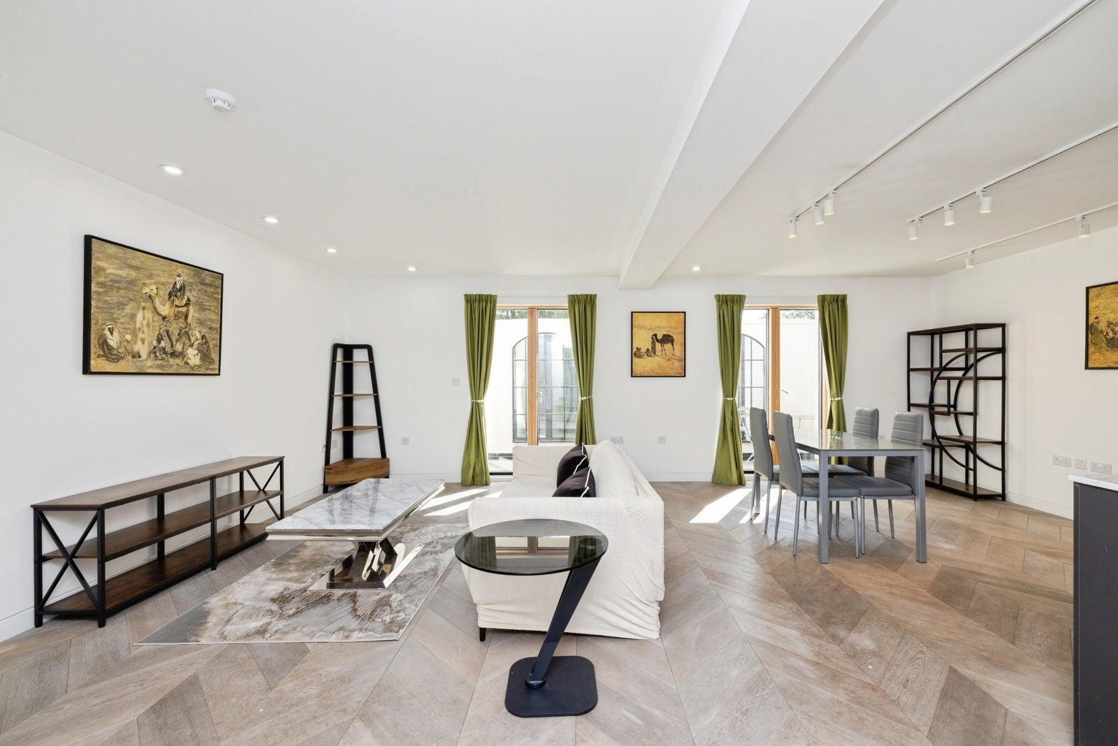 Flat Pitfield Street in Greater London
