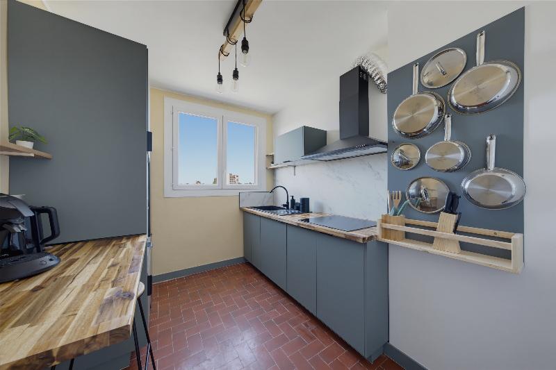 Room Rue des Treilles in Libourne